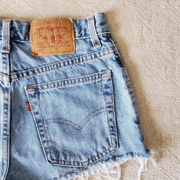 Vintage 550 Levi's high waisted cut off denim short - Picture 2 of 5